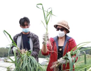 Ny Putri Koster Tekankan Petani Bali Harus Jadi Tuan Rumah di Wilayah Sendiri
