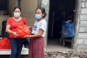 Berbagi Ditengah Pandemi, Sri Dewi Wahyuni Sisihkan Dana Bantu Warga Terpapar Covid-19