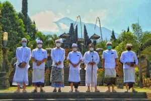 Muliakan Warisan Agung Leluhur Bali, Gubernur Koster Ngrastiti Bhakti di 101 Pura Khayangan Jagat