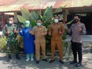 Maksimalkan  Vaksinasi, Kapolsek Baturiti dan Unsur Muspika Bersinergi Antar Jemput  Peserta