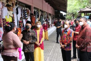 Gubernur Bali Dampingi Wapres RI Berdialog dengan Pedagang Pasar Guwang Sukawati