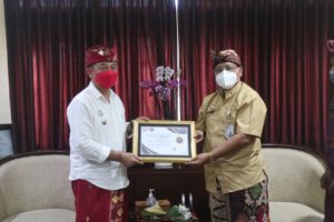 Dimasa Kepemimpinan Bupati Gede Dana, Pemkab Karangasem Terima Penghargaan PDM Terbaik Kanreg X BKN Award 2021