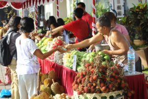DKPP Buleleng Tampilkan UMKM Dalam Pasar Pangan Lokal dan Gemar Makan Ikan