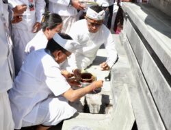 Gubernur Wayan Koster Bersama Walikota Jaya Negara Mendem Pedagingan di Pura Dang Kahyangan Payogan Agung Segara Rupek Dihadiri Bupati Buleleng dan Jembrana