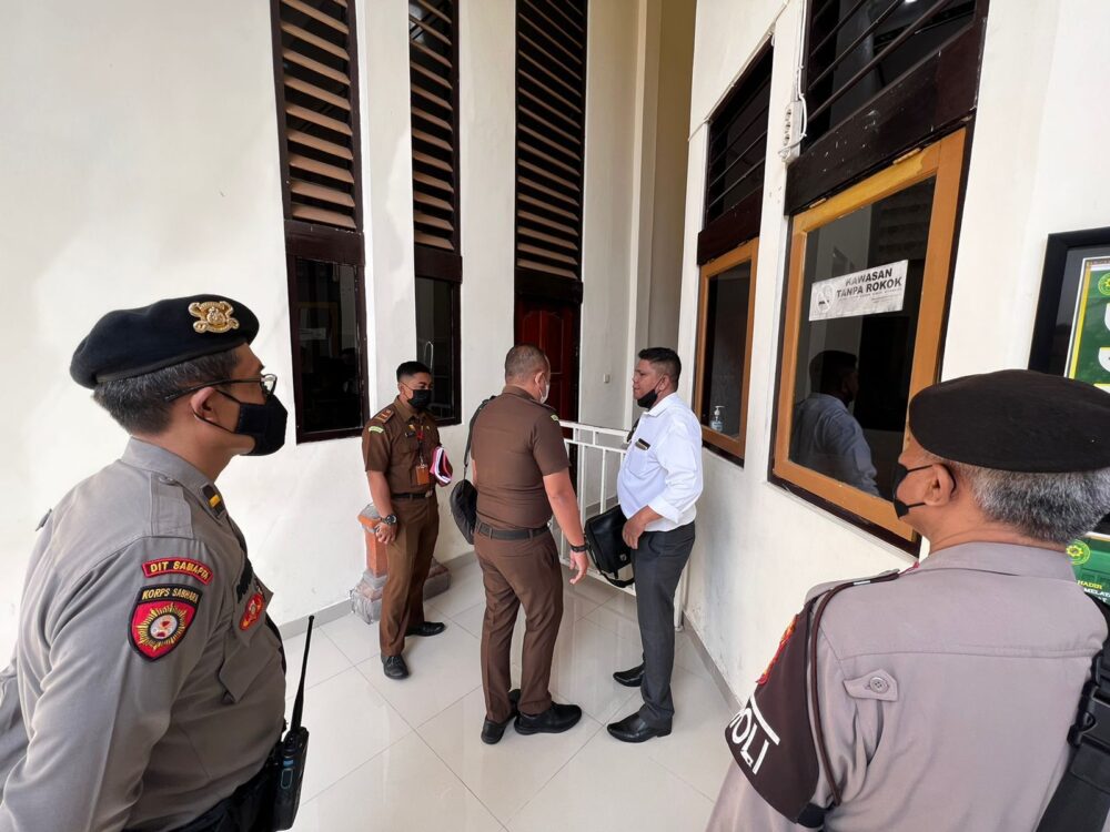 akhirnya-pengacara-raymond-dijebloskan-ke-lapas-kerobokan