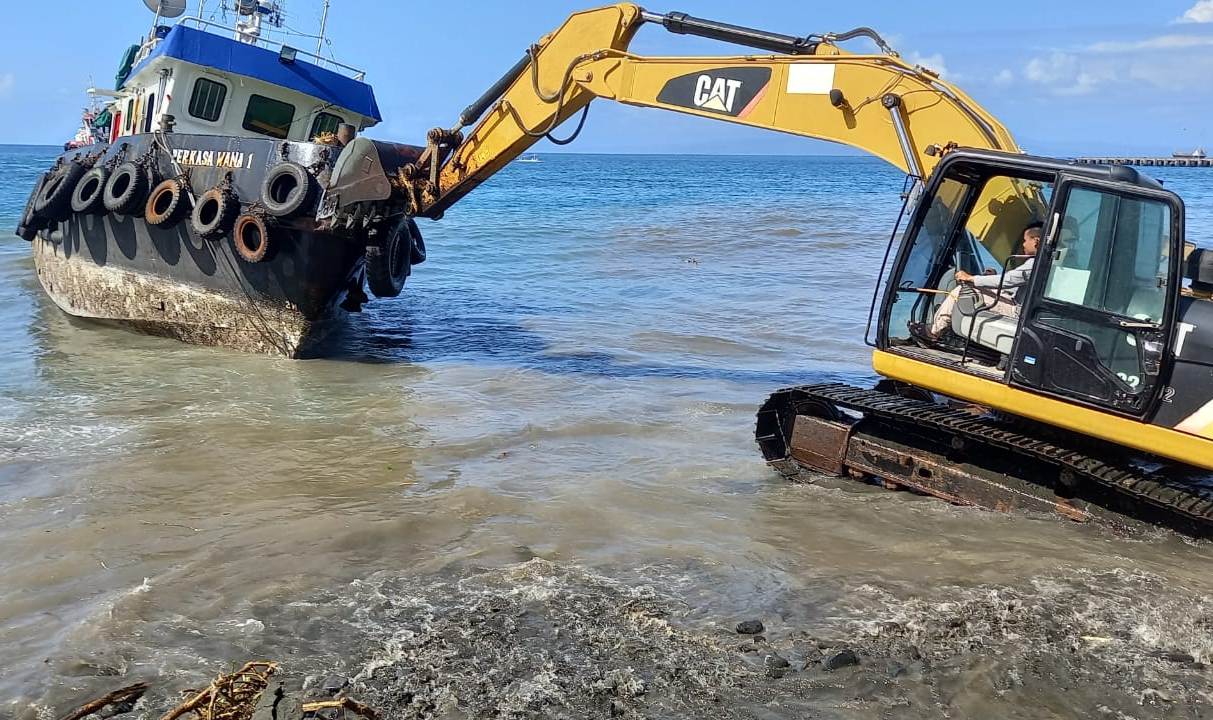 akhirnya-kapal-tag-bout-perkasa-tenggelam-diperairan-tanah-ampo