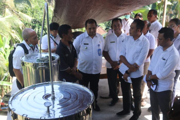 tim-pembinaan-dan-pengawasan-produksi-arak-bali-turun-ke-kabupaten-jembrana