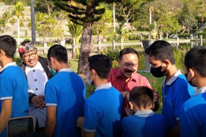 bali-volkswagen-division-gelar-baksos-di-taman-ujung