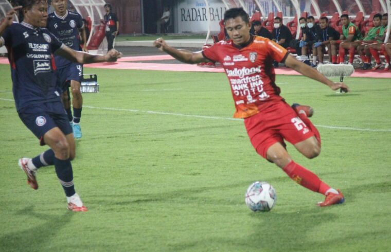 bali-united-diterkam-singo-edan-di-kandang