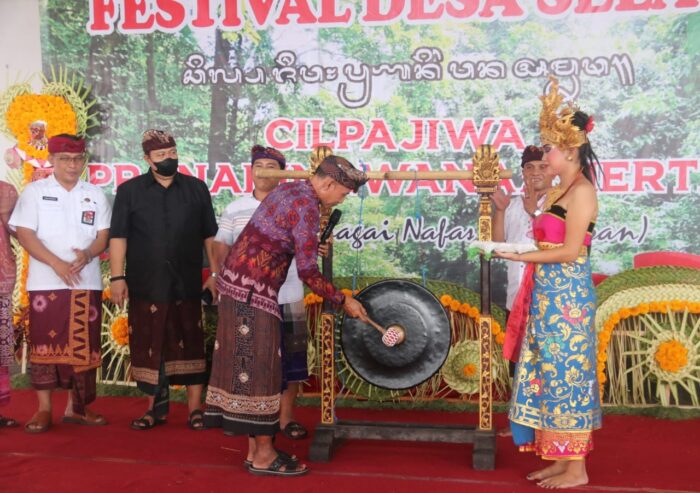 resmi-dibuka-festival-desa-selat-diharapkan-mampu-rangsang-generasi-muda-lestarikan-sen-dan-budaya