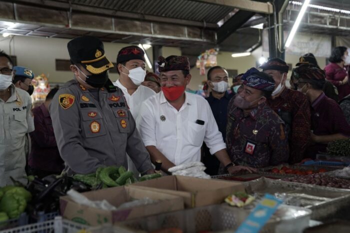 inflasi-naik-bupati-gede-dana-bersama-forkopimda-cek-pasar-tradisional
