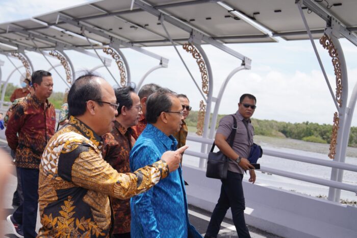diresmikan-gubernur-koster-plts-di-jalan-tol-bali-mandara-siap-dukung-presidensi-g20