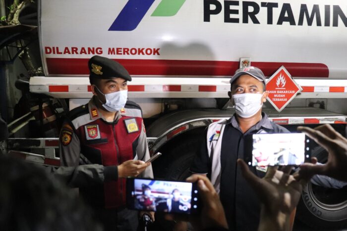 harga-bbm-naik-polres-buleleng-pantau-spbu