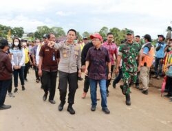 Gubernur Wayan Koster Tinjau Lokasi Banjir dan Posko Warga di Bilukpoh, Desa Penyaringan, Mendoyo – Jembrana