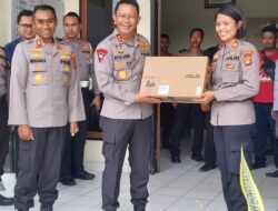 Kapolda Bali Apresiasi Polsek Dawan Bantu 1 Unit Laptop