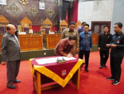 Ketok Palu, Dewan Karangasem Setujui Raperda RAPBD Semesta Berencana Tahun 2023 Menjadi Perda