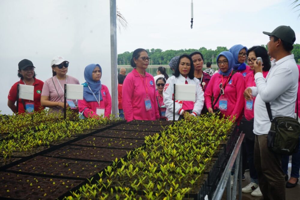 ketua-gow-ayu-kristi-arya-wibawa-ikuti-touring-ev-dan-talkshow-langit-biru-nan-ayu