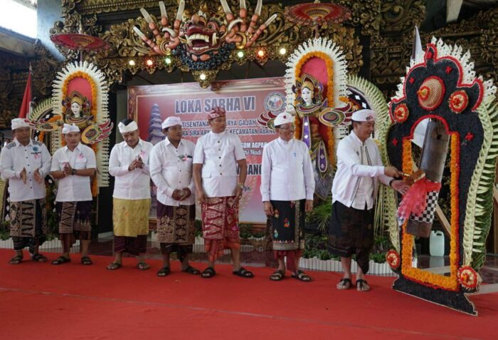 jro-komang-sudiatmika-pimpin-pratisentana-sira-arya-gajah-para-kecamatan-abang