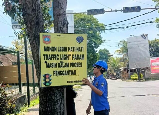 traffic-light-padangkerta-padam-begini-respon-cepat-dishub-karangasem