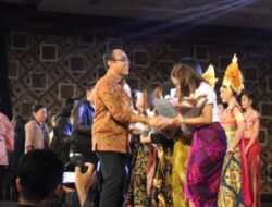 Sederet Karya Desainer Muda Kota Denpasar, Warnai Panggung Fashion Show Denfest Ke 15