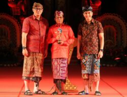 Gubernur Bali Wayan Koster Raih Penghargaan Indonesia Awards 2022