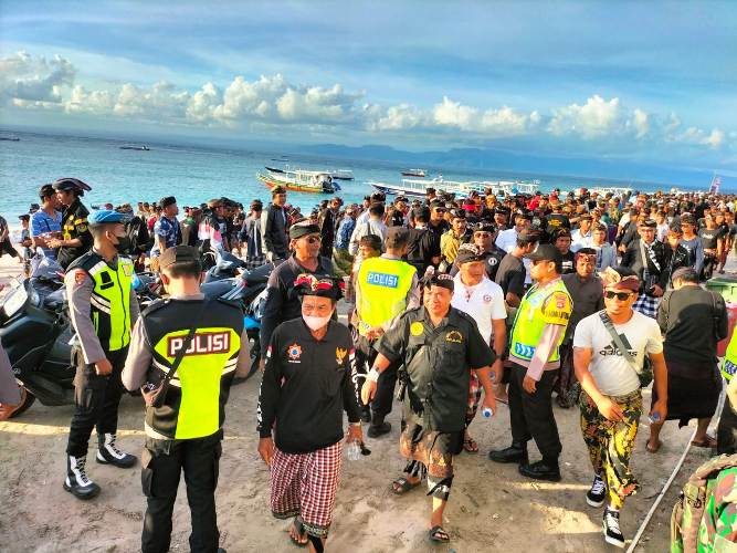 warga-nusa-penida-bergolak-demo-tidak-terima-awk-di-sp3