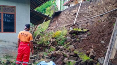16-jiwa-warga-desa-bukit-karangasem-mengungsi