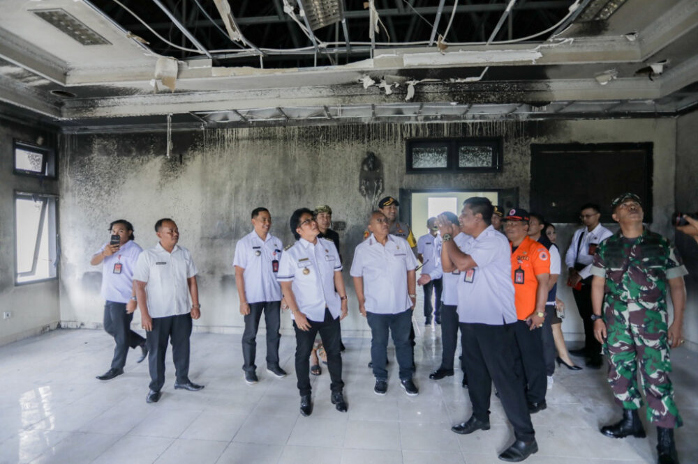 bupati-badung-giri-prasta-kembali-salurkan-bantuan-stimulan-3-5-miliar-untuk-korban-bencana