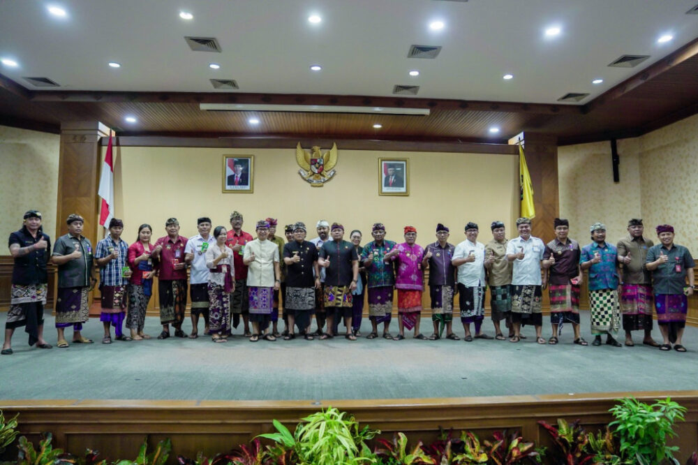 bupati-giri-prasta-gelontorkan-9-miliar-dana-bkk-tps3r-tahun-2023-dorong-desa-optimalkan-potensi-dan-raih-prestasi