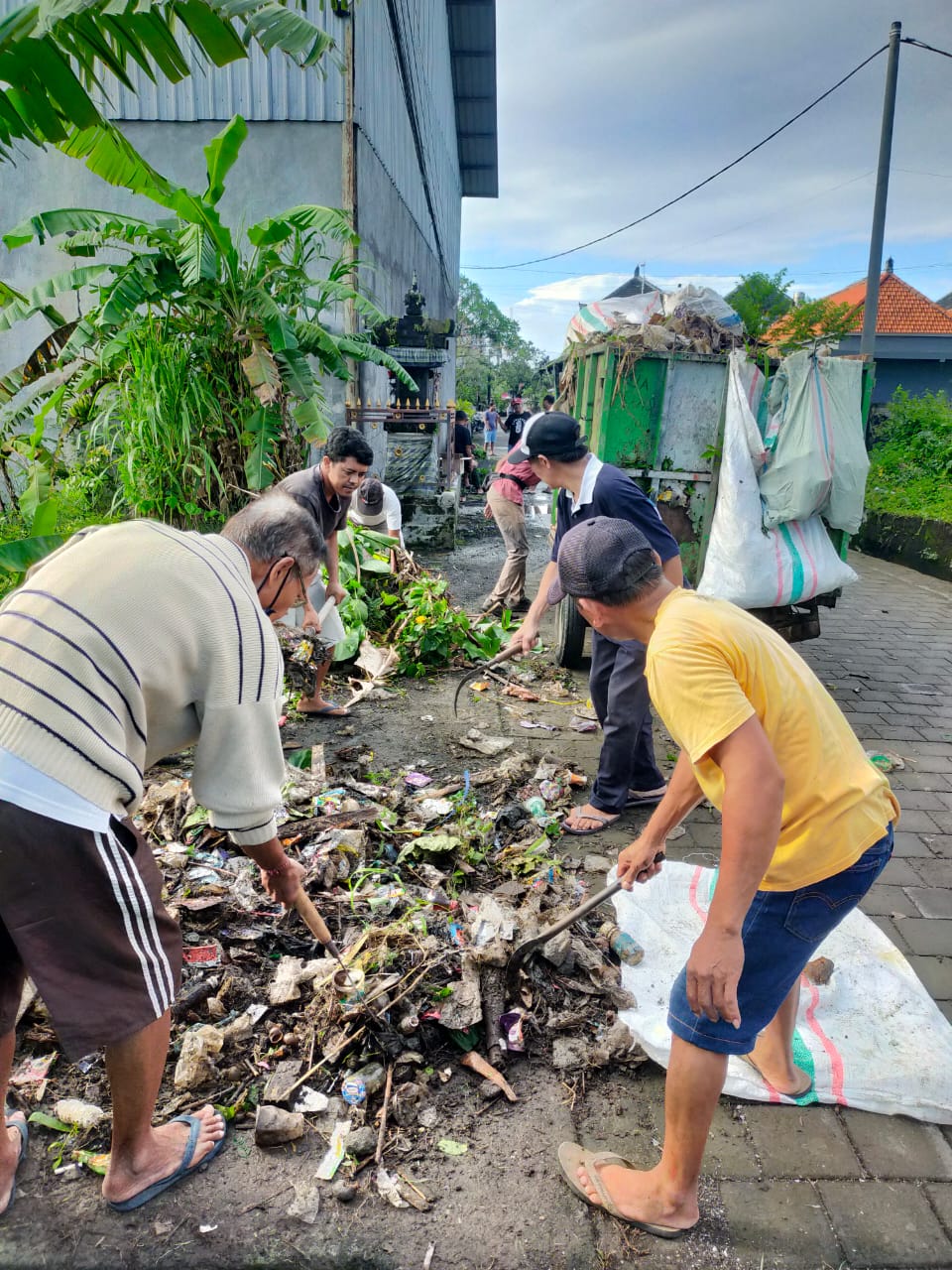 jelang-hut-ke-235-kota-denpasar-seluruh-desa-kelurahan-serentak-lakukan-aksi-kebersihan