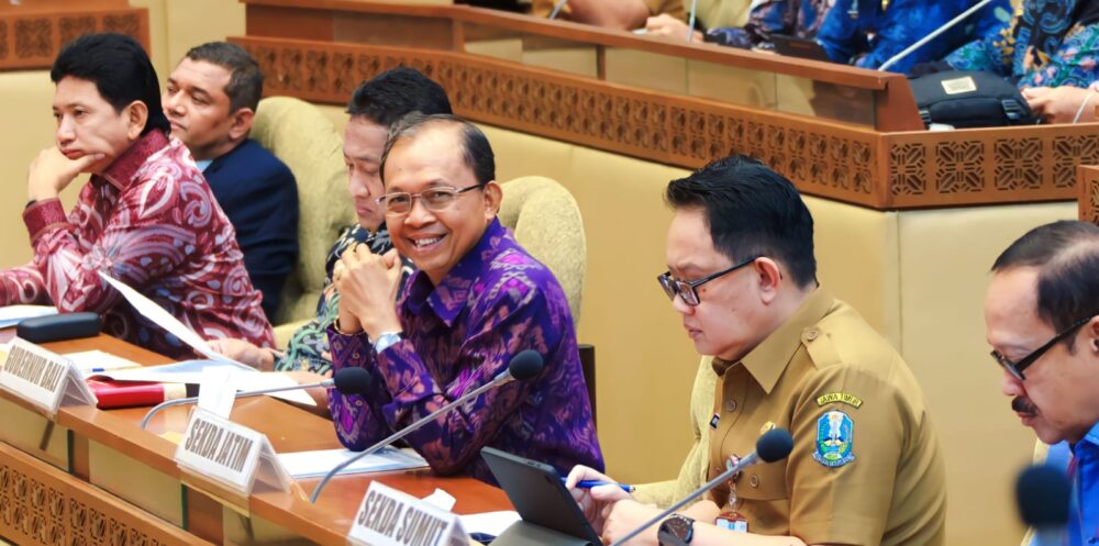 gubernur-wayan-koster-paparkan-ruu-provinsi-bali-dihadapan-panja-ruu-di-komisi-ii-dpr-ri