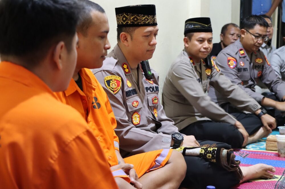 kapolres-karangasem-buka-puasa-bersama-tahanan