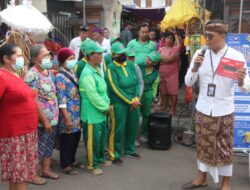 Kominfosanti Buleleng Dampingi TVRI Bali Bagikan Puluhan STB Gratis di Pasar Anyar Singaraja