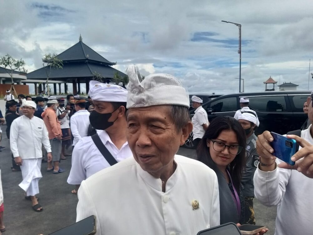 mangku-pastika-apresiasi-keberhasilan-koster-tata-perlindungan-kawasan-suci-besakih