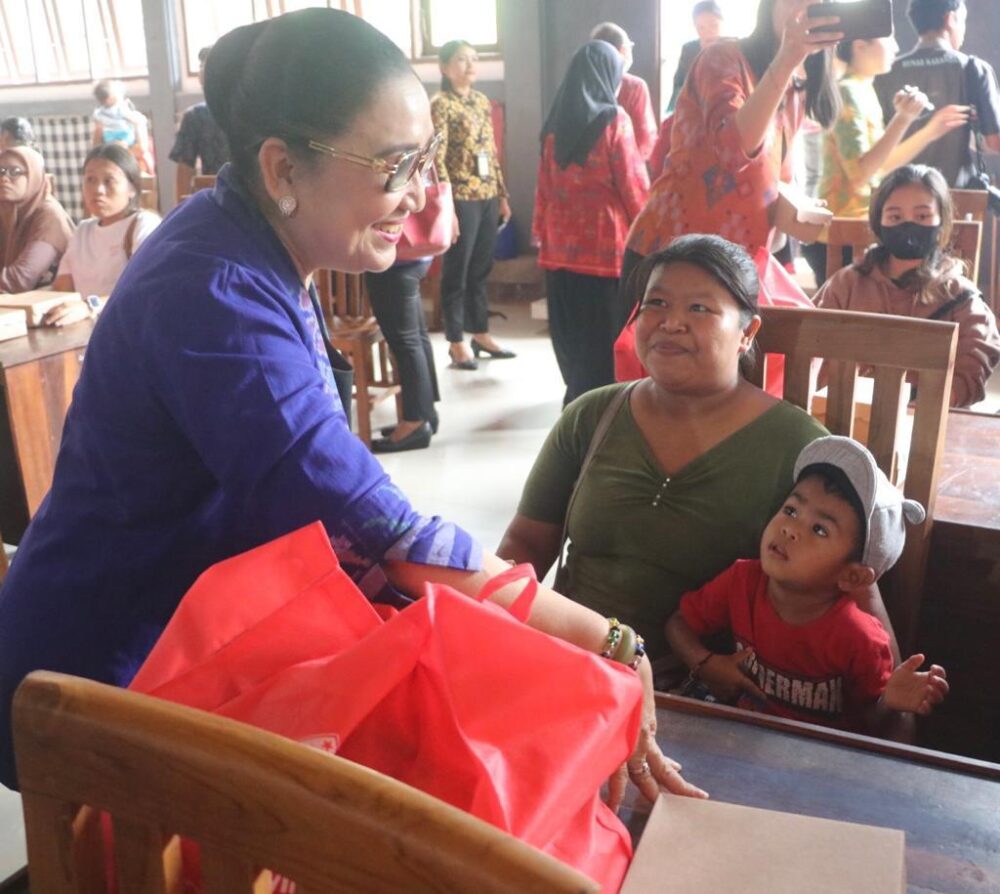 meriahkan-hut-ke-60-bkow-bali-gelar-aksi-sosial-dan-edukasi-cegah-stunting-di-karangasem