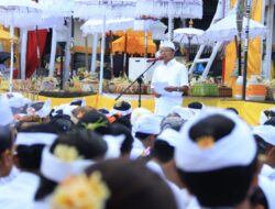 Gubernur Wayan Koster dan Wagub Tjok Oka Sukawati Menghaturkan Bhakti Penyineban Karya Ida Bhatara Turun Kabeh di Pura Agung Besakih