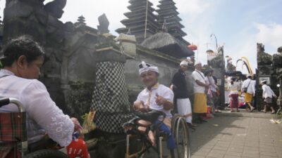 kaum-difabel-berharap-pemerintah-bangun-akses-jalan-menuju-pura-agung-besakih