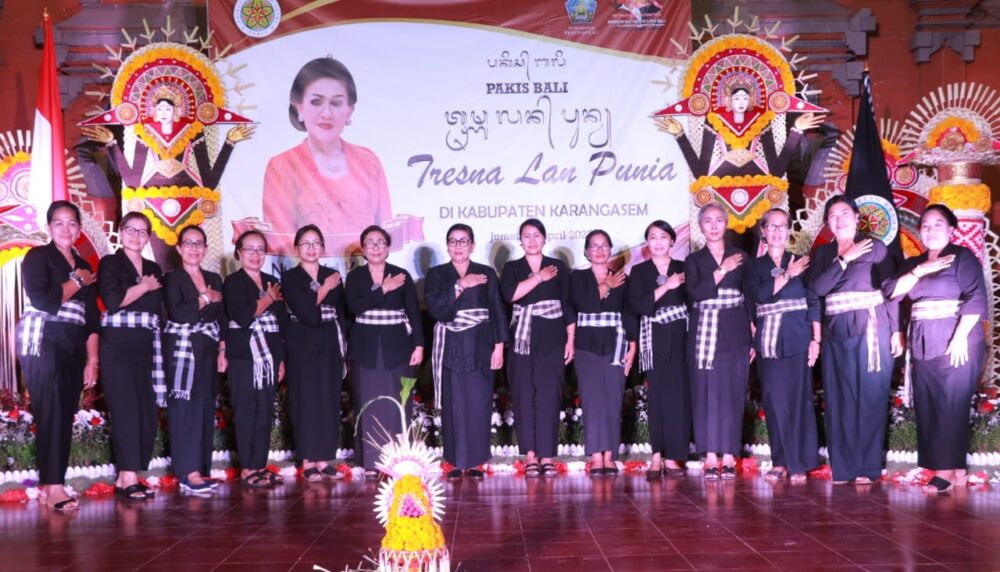 manggala-utama-paiketan-krama-istri-pakis-mda-provinsi-bali-dalam-acara-tresna-lan-punia