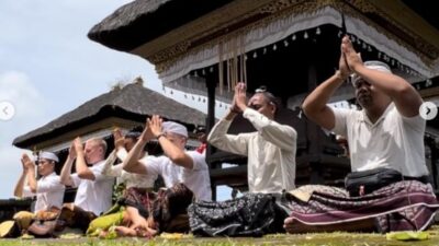 wna-yang-turunkan-celana-dipuncak-gunung-agung-akhirnya-maguru-piduka