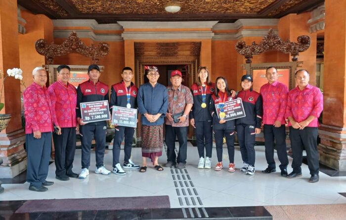 berprestasi-di-sea-games-enam-atlet-denpasar-terima-dana-tali-kasih