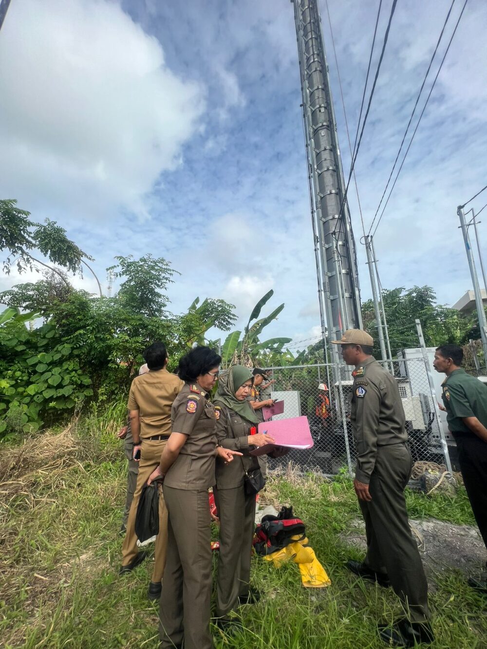 satpol-pp-badung-mulai-lakukan-pembongkaran-tower-bodong-tahap-ii-hari-pertama-sasar-wilayah-kuta-utara