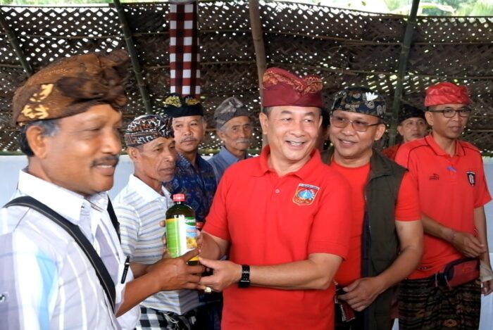 bupati-gede-dana-gelontorkan-puluhan-ribu-liter-pupuk-hayati-cair-ke-petani