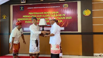 Pj. Bupati Buleleng Serahkan Remisi Umum Kepada 210 Napi Lapas Singaraja, Dua Diantaranya Langsung Bebas