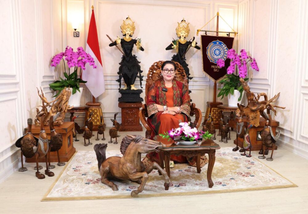 puji-kinerja-ibi-bali-ny-putri-koster-ingatkan-tetap-update-perkembangan-pengetahuan-kebidanan