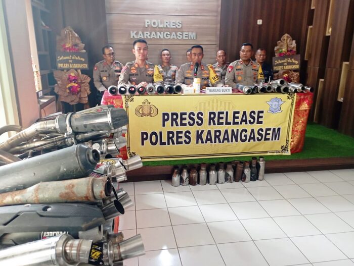 Kapolres Karangasem AKBP I Nengah Sadiarta, saat press rilis, Senin(262) di Lobby Polres Karangasem