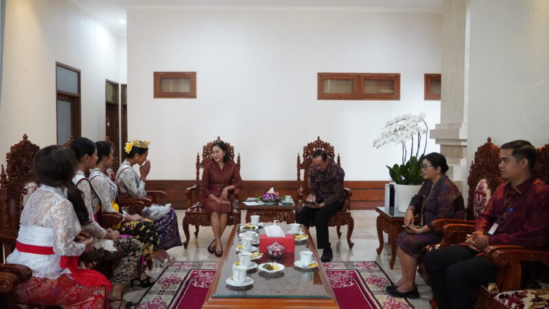 melenggang-ke-ajang-nasional-ketua-dekranasda-bali-beri-motivasi-putri-indonesia-bali-2024
