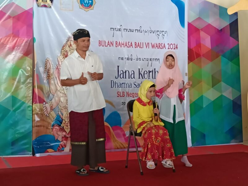 siswa-slbn-2-buleleng-unjuk-kebolehan-dalam-kegiatan-bulan-bahasa-bali