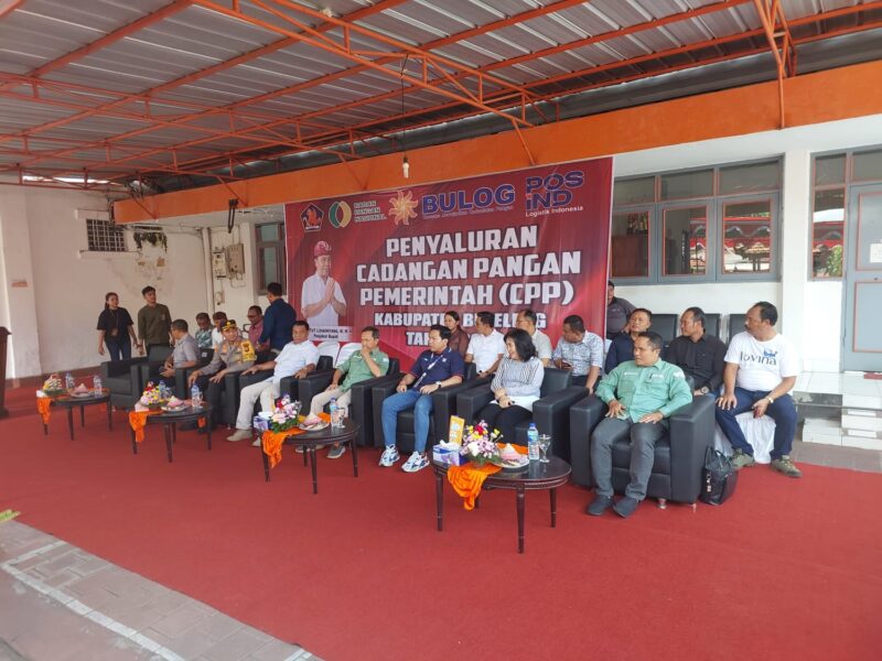 turunkan-harga-beras-pj-bupati-buleleng-salurkan-51-ton-lebih-bantuan-pangan