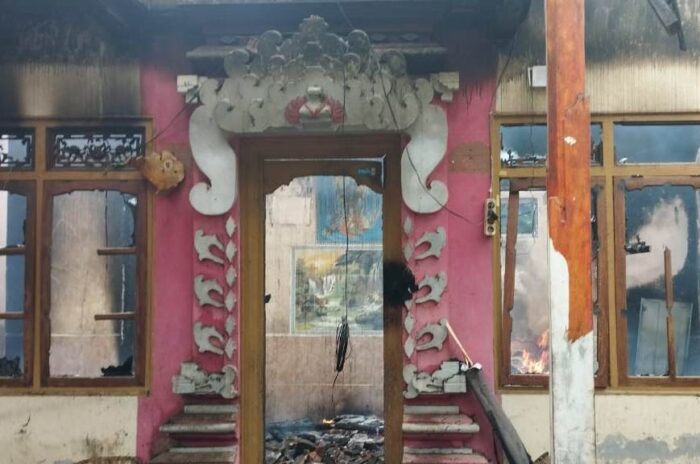 sembahyang-kuningan-rumah-warga-pangleg-terbakar-kerugian-ratusan-juta