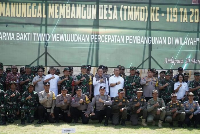 bupati-gede-dana-hadiri-penutupan-tmmd-ke-119-di-lapangan-desa-ulakan